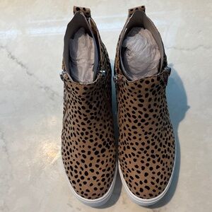 NWOT Leopard Print platform slip on sneakers with silver zippers. NEW!